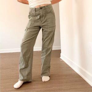 Faherty Organic Cotton Pants in
Olive Green